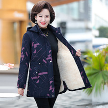 妈妈装羊羔绒棉衣外套秋冬款中老年女装中长款加绒加厚连帽棉袄