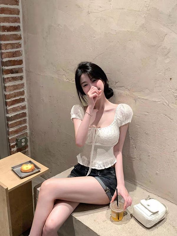 法式一字肩方领泡泡袖t恤女夏季设计感短款修身气质独特短袖上衣|undefined