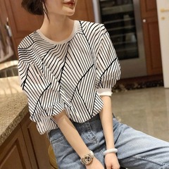 赤いストライプのシャツの女性の夏薄い半袖トップパフスリーブ新しい袖ルーズ 2025 新しいヨーロッパステーション