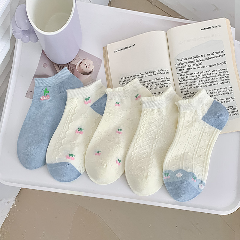 Women's Spring and Summer Thin Cartoon Cherry Embroidered Invisible Socks, Non-Slip Ship Socks, Sweet and Cute Boneless Short Socks, Low-Cut Socks