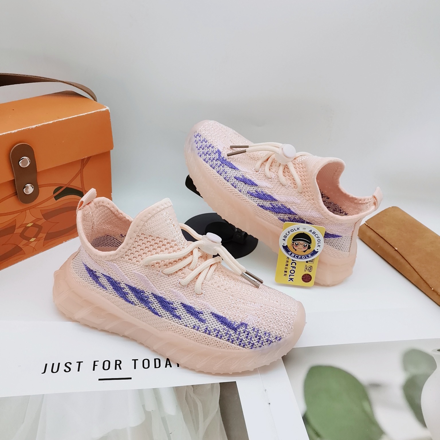 Zapatos de coco de primavera y otoño para niños y niñas zapatos deportivos de tela voladora zapatos de carrera con un diseño de suela suave transpirable y ligero