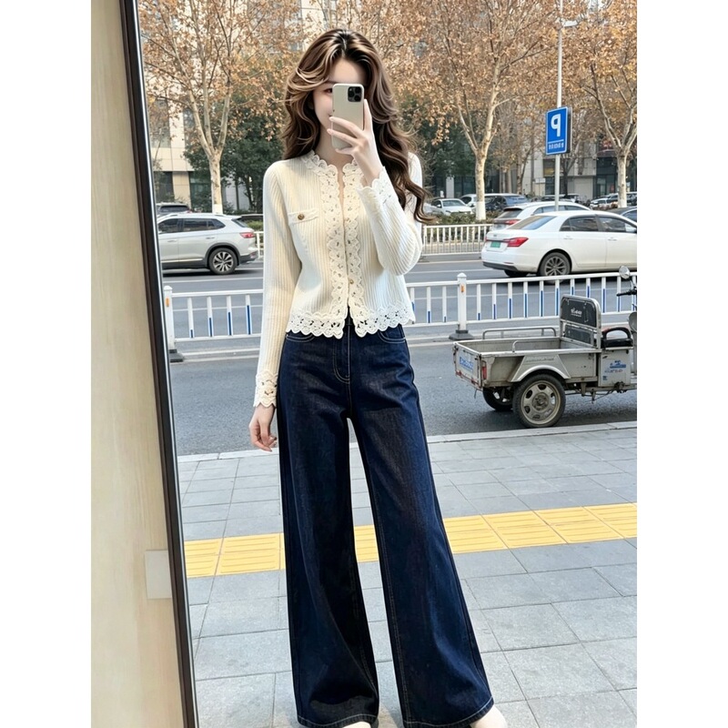 A stunning outfit: a complete set of women's Korean-style elegant and stylish design lace-spliced sweater and jeans set A stunning outfit: a complete set of women's Korean-style elegant and stylish design lace-spliced sweater and jeans set