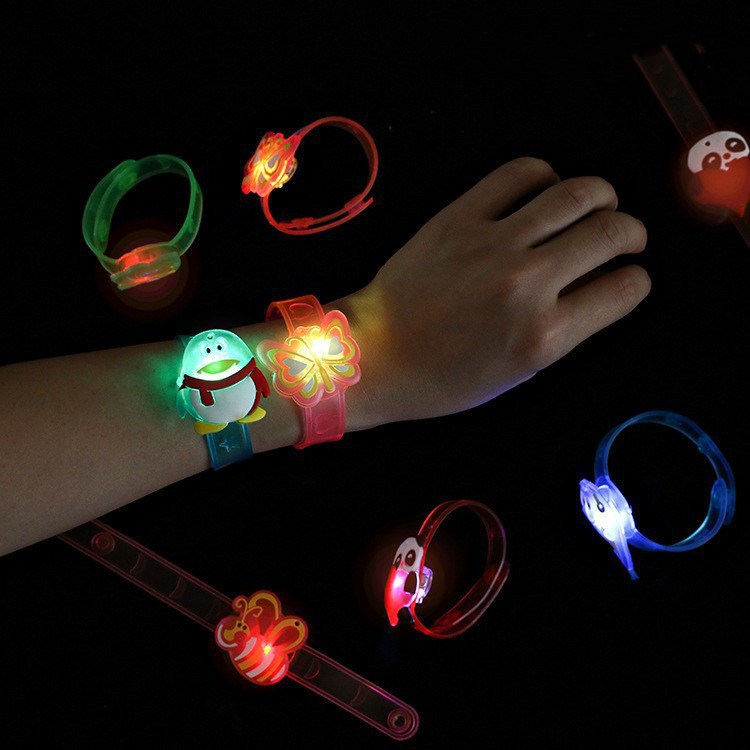 Red celebridad en línea barraca de productos pequeños juguetes luminosos jardín de infantes recompensas anillo de niños Yiwu barraca de productos pequeños