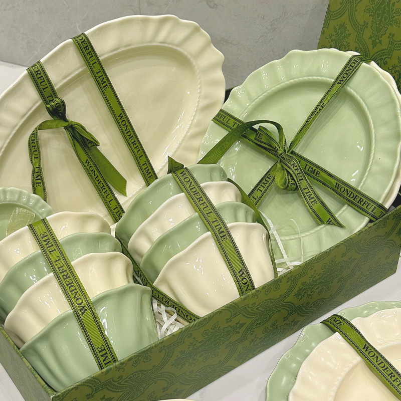 High-Appearance Cream-Style Bowl and Plate Set for Home Use, Featuring Creamy Yellow and Creamy Green Petal-Shaped Ceramic Rice Bowls and Plates, Bowl and Plate Combination Tableware High-Appearance Cream-Style Bowl and Plate Set for Home Use, Featuring Creamy Yellow and Creamy Green Petal-Shaped Ceramic Rice Bowls and Plates, Bowl and Plate Combination Tableware