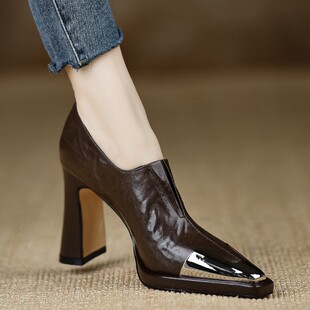 Ӣ���L��ײ�����^��ɫСƤЬŮ2024���＾�¿���چ�Ь���^�߸�Ь