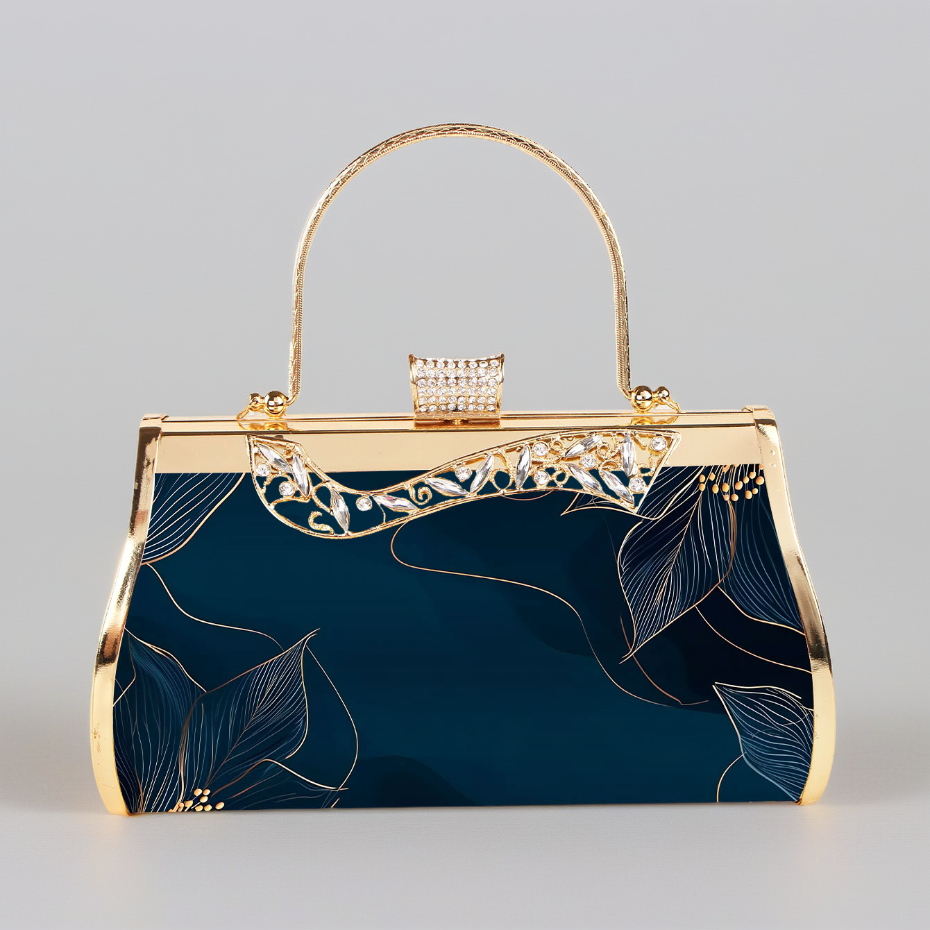 Questa elegante pochette da sera verde smeraldo presenta delicati motivi floreali, una cornice in metallo dorato e strass scintillanti. Con un manico curvo e Cr_voghion.com