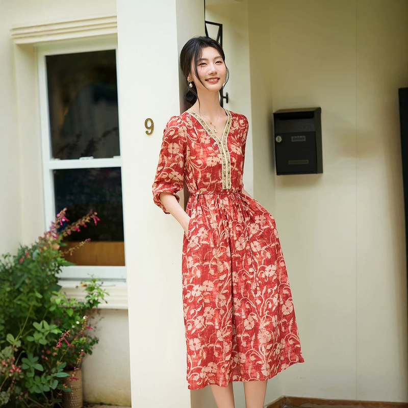 80273 Retro Artistic Mulberry Silk Dress with Red Print, Tie-Waist Slimming Mid-Length Silk Dress