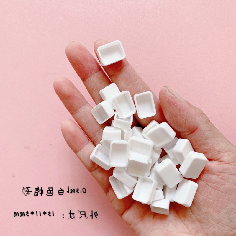水彩分注箱分注./.// ミリリットルのプラスチックは、単一の固体水彩顔料の小さな国境を越えている|undefined