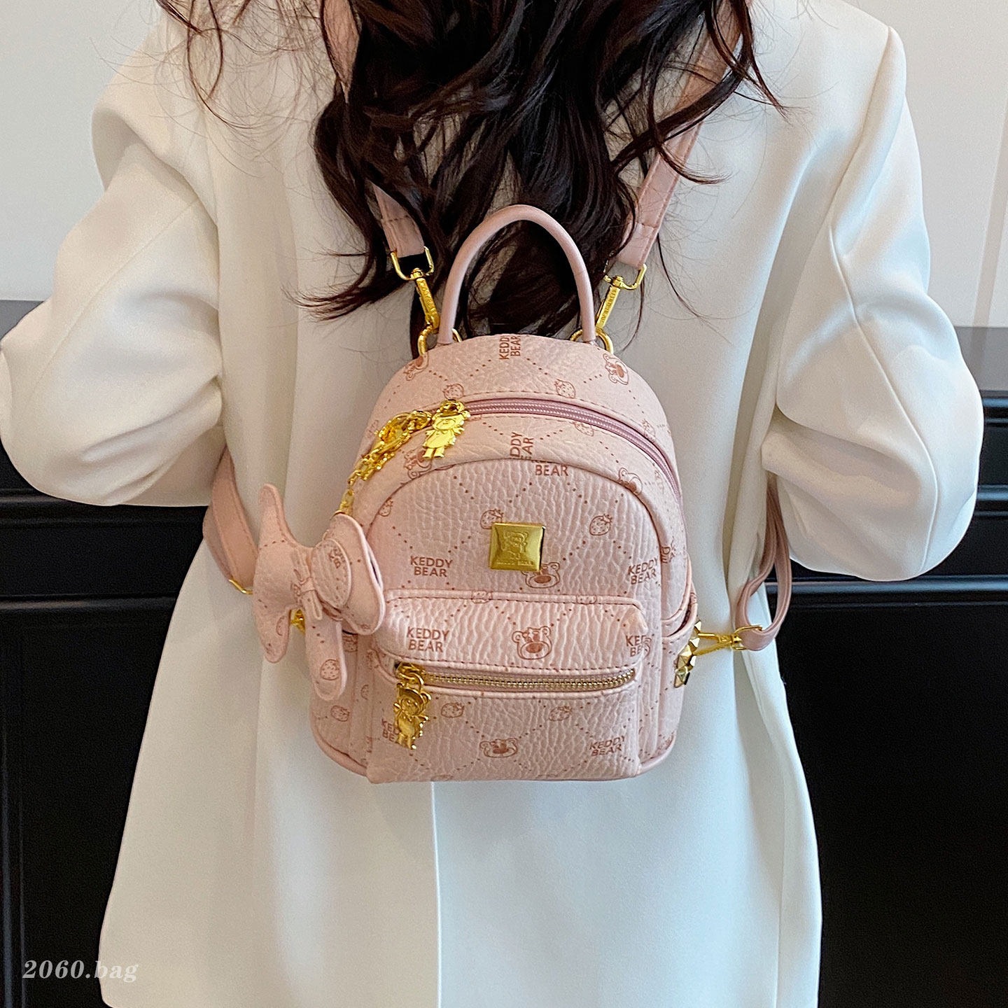 Mochila de moda de mujer verano 2026 popular nicho de hombro único bolso de temperamento versátil nuevo bolso de viaje casual simple