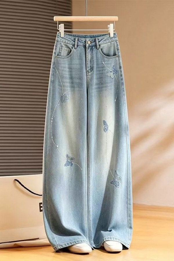 Blue thin jeans