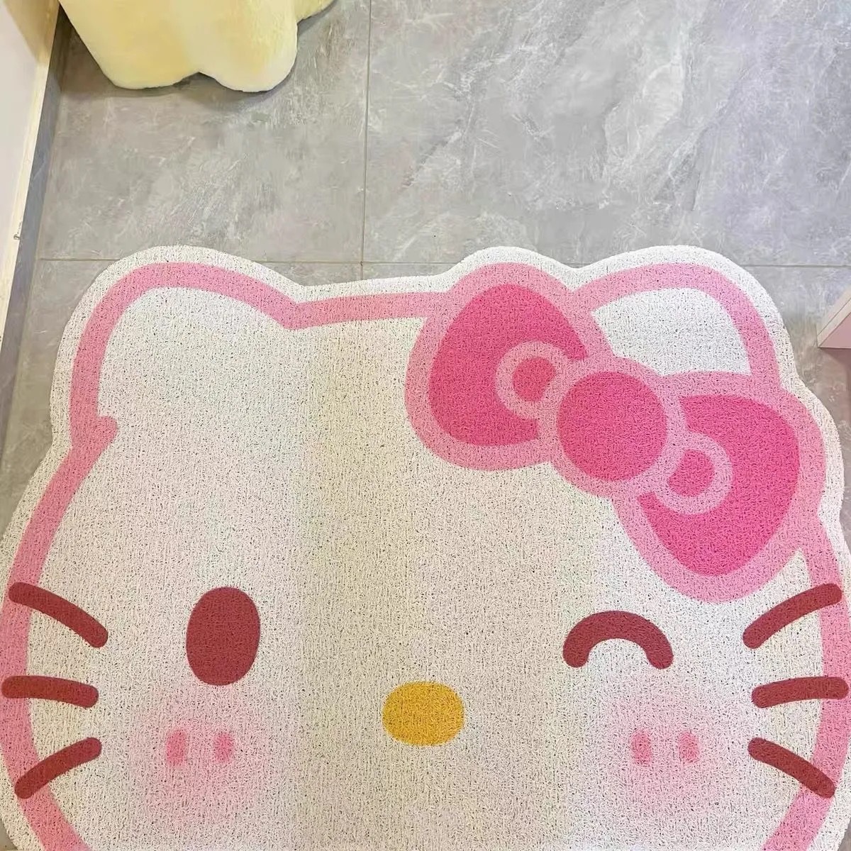 Q版ハローキティの玄関用除塵シルクサークルドアマット、家庭用玄関エリアフロアマット、カートゥーンカーペットとしても使用可能、カット可能、滑り止め付き。
