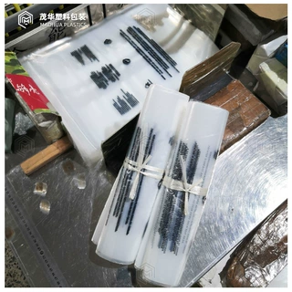 供应汕头自粘袋印刷外文警告语高压软塑料高透益智玩具飞盘自封袋