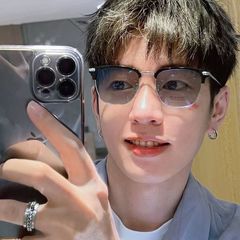 Wang Bu Ran's Style Color-Changing Myopia Glasses Suitable for Students, Gentle but Attractive, Tech-Savvy Guys, Blue Light Protection for Girls