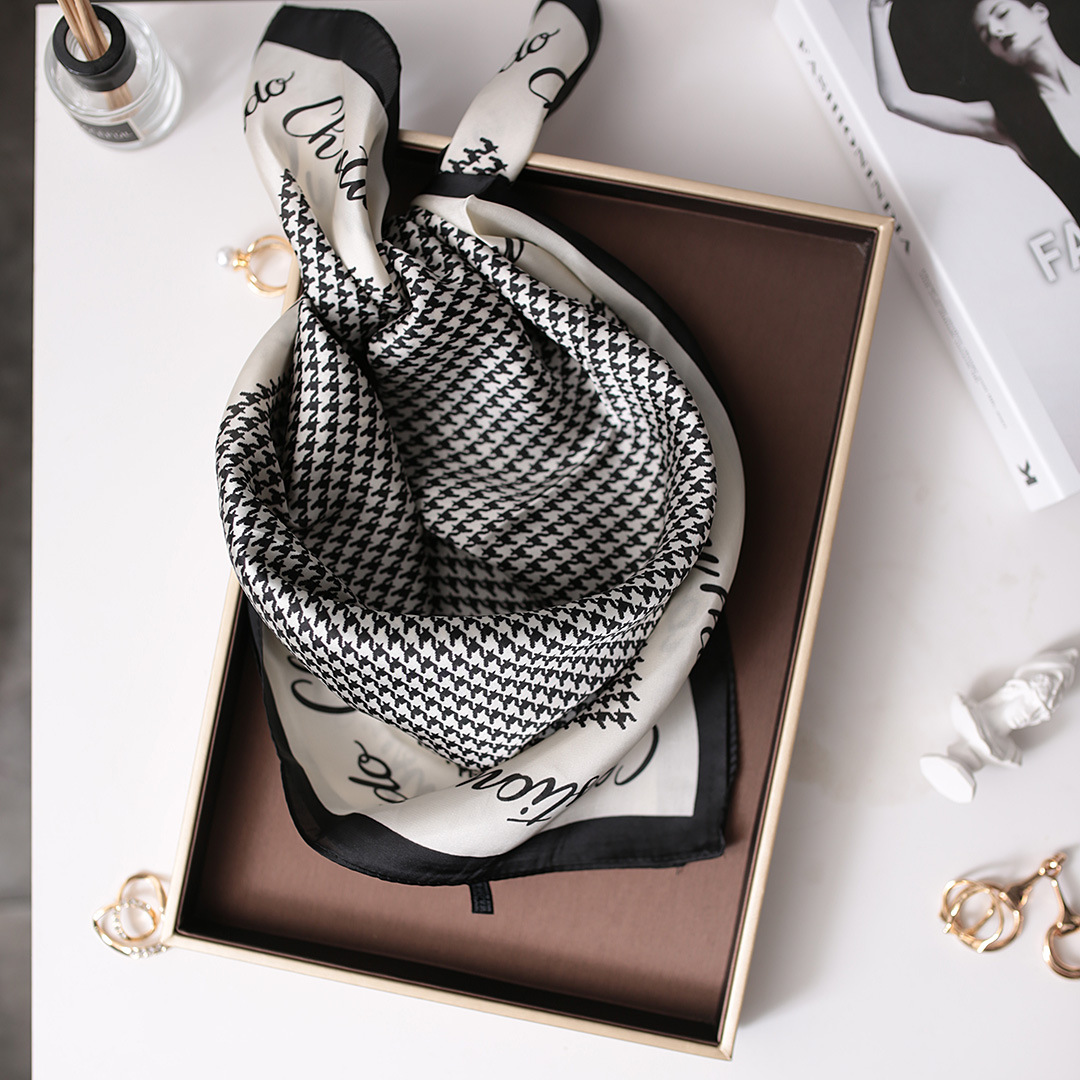 Fashionable stylish thousand bird pattern letter square for women's spring and autumn thin Korean decorative suit scarf_voghion.com