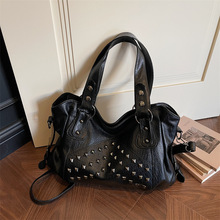 �羳�߼��д�����Ҹ�����ذ�Ů2026�����¿�С���T�����μ����