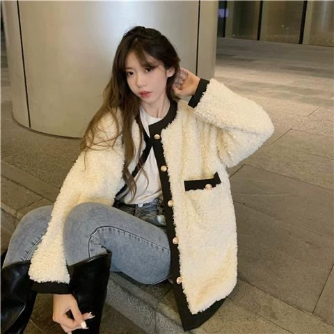 Теплая куртка дизайна, стиль Chanel, коллекция 2023 года, тренд сезона, западный стиль