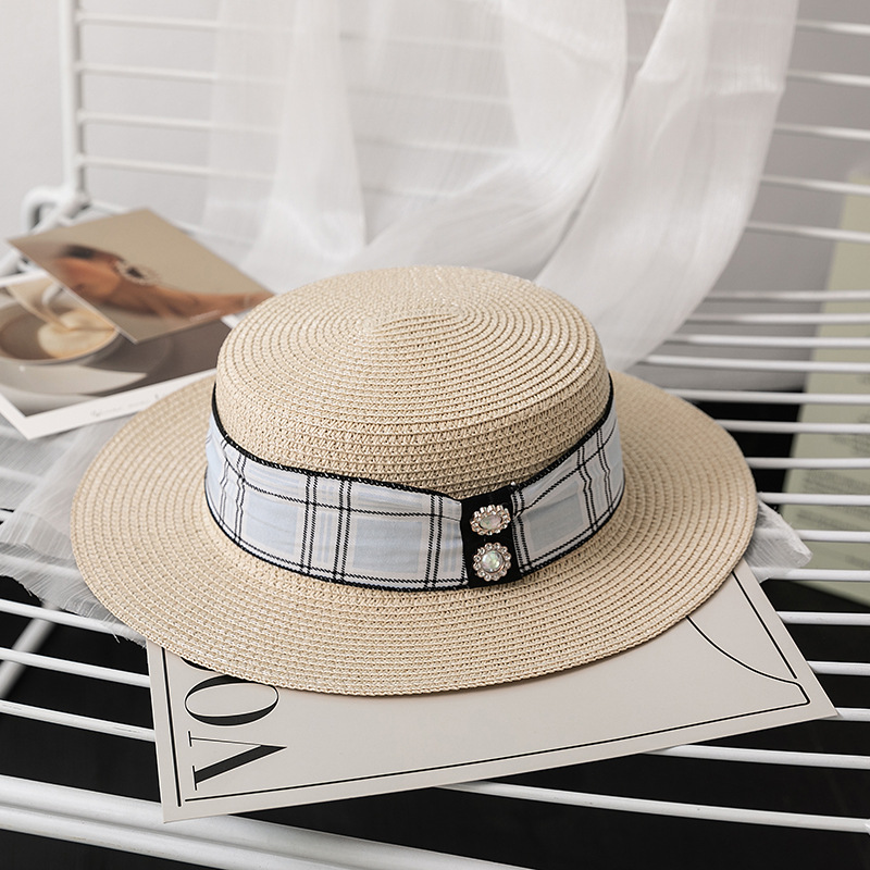 Women's Simple Style Commute Color Block Patch Flat Eaves Straw Hat display picture 1