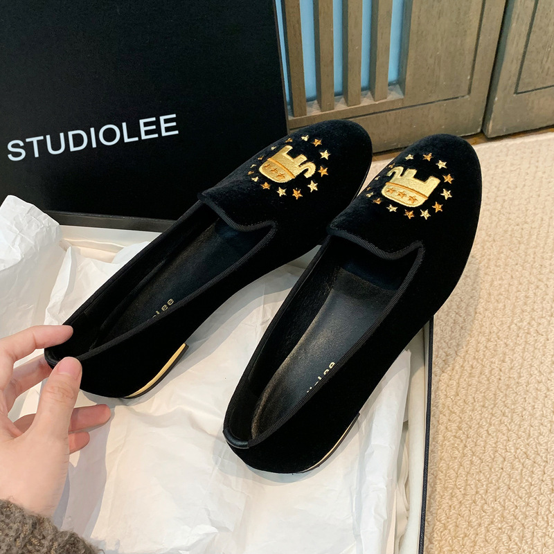 ブドウのお母さんのstudio leeのフランス式の精巧な刺繍の1足のシルクの足の底の柔らかい底の楽福の豆の靴の女性|undefined