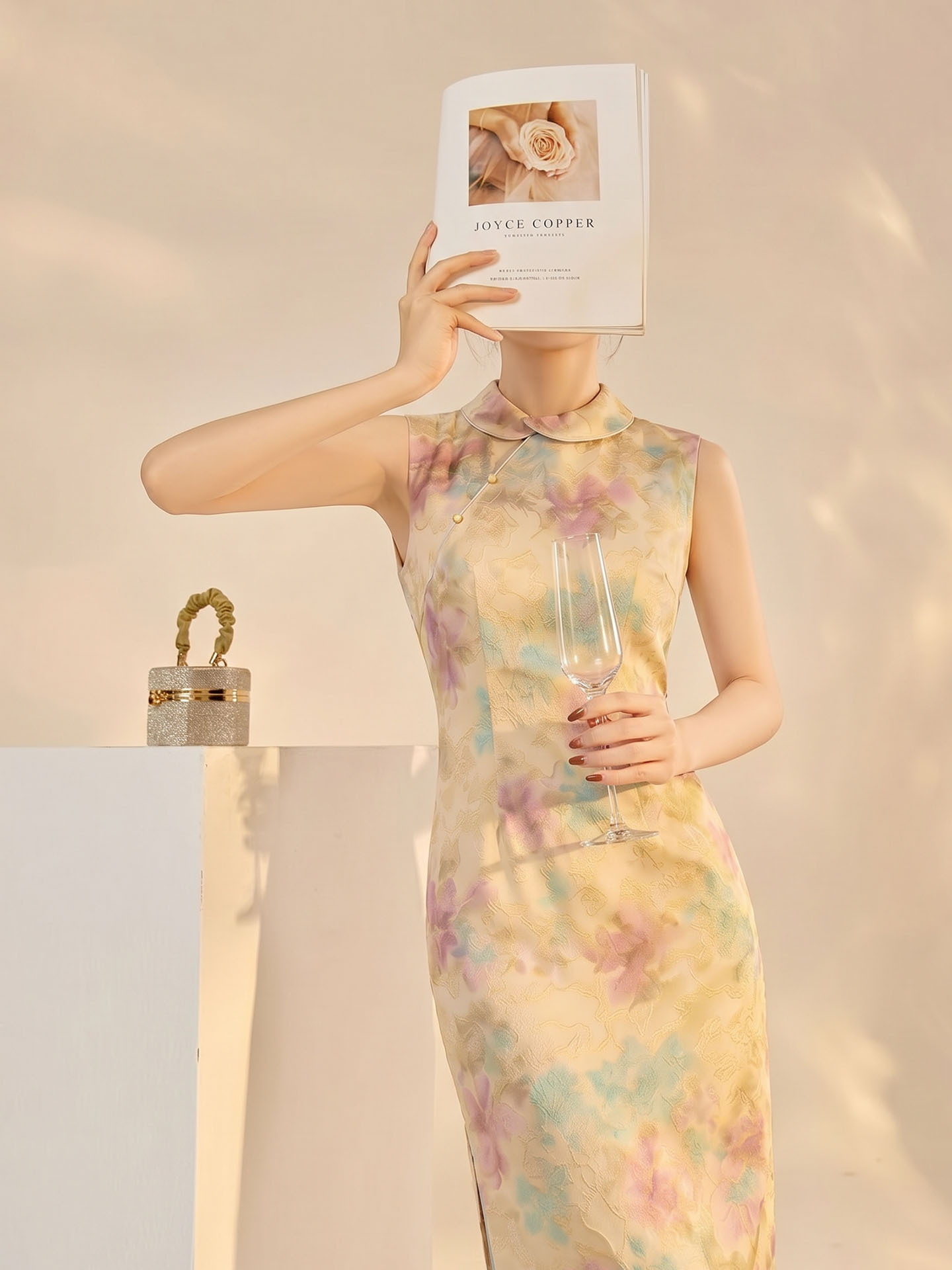 Đầm maxi sườn xám cải tiến tay áo ve áo in hoa xẻ tà — màu vàng