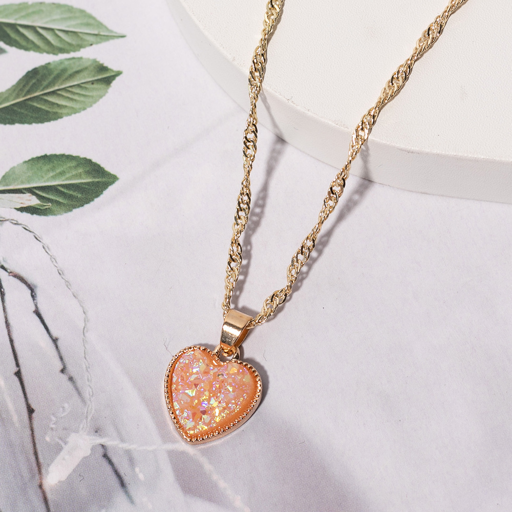 15g Weight Pendant Necklace Classification 1 Piece Quantity Daily Occasion Alloy Material Heart Shape Pattern Women'S Gender Plating Design Simple Style Style 1 Piece Simple Style Heart Shape Alloy Plating Women's Pendant Necklace 无