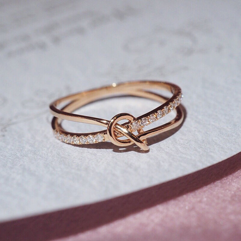 Fashionable elite golden wedding ring