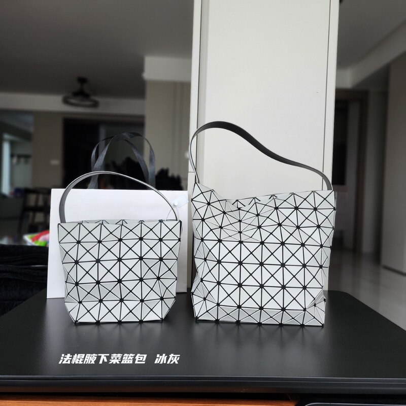 Japan's New July New Crescent Vegetable Basket Bag Hobo Baguette Armpit Bag Ballet Commuter Bucket Bag Tote Women's Bag