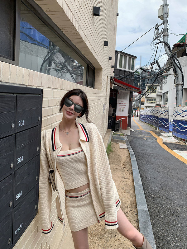 titi小姐姐【mIu girl】法式复古学院风针织开衫内搭吊带半裙套装|undefined
