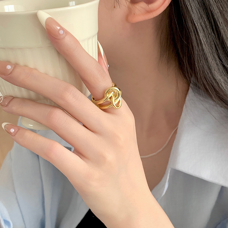 Versione coreana minimalista 999 piedi argento annodato per le donne, con un design di nicchia di avvolgimento e apertura, versatile_voghion.com