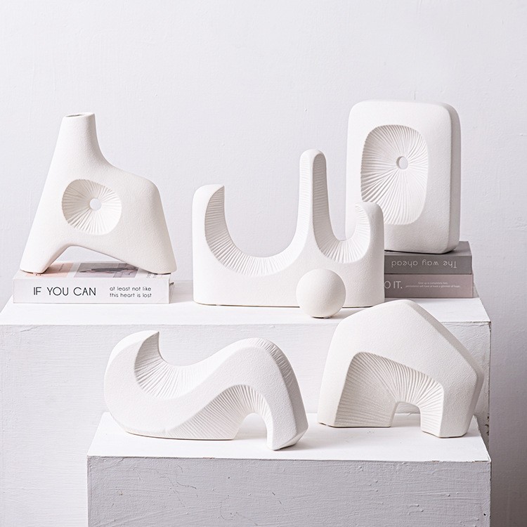 リビングルームの置物は軽くて豪華で高級な雰囲気のお酒棚の装飾品です。