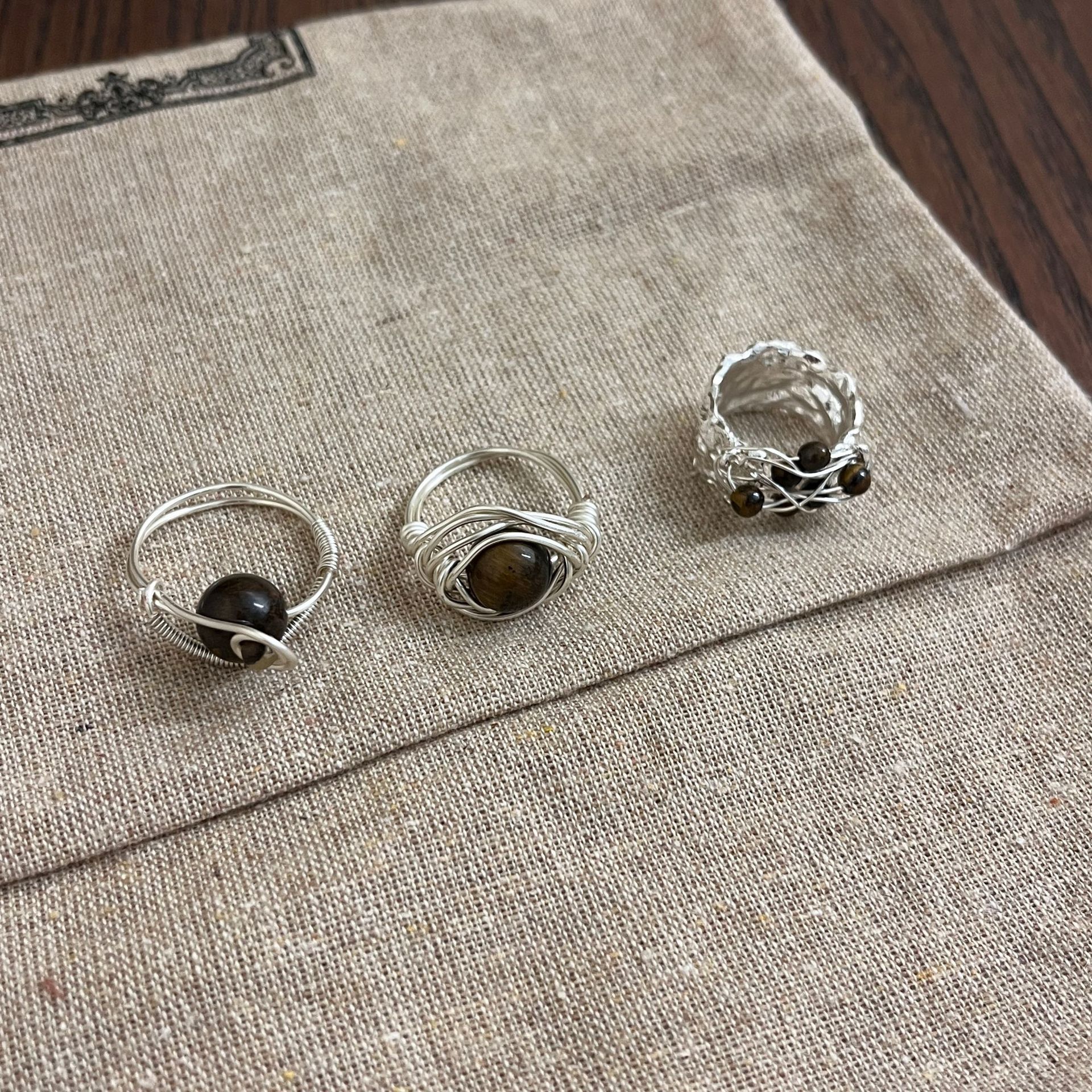 Nowy chiński styl Melad Wind Tiger Eye Stone, ręcznie robiony koralikowy, słodki i fajny, osobowość, owinięty, szeroka wersja, nadający się do łączenia_voghion.com