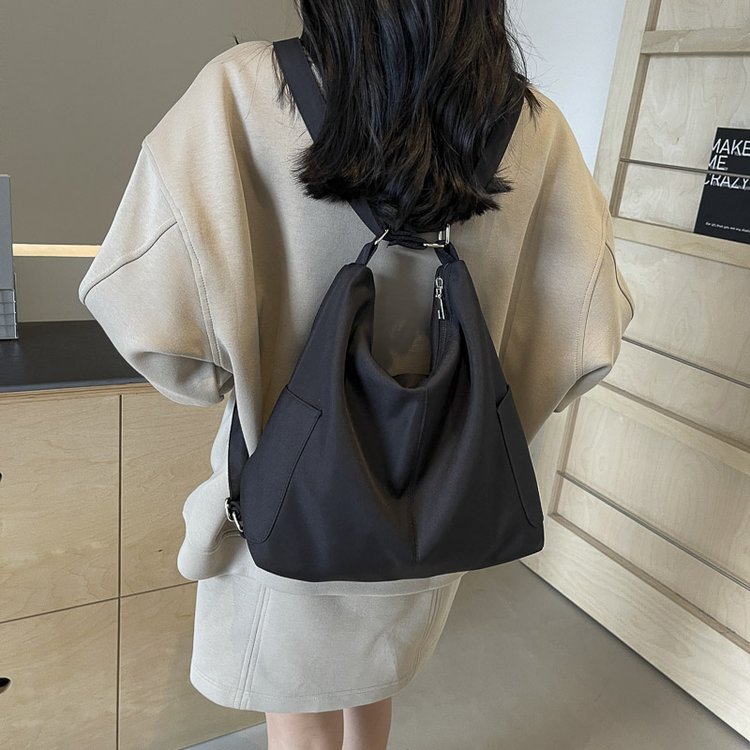 Solo bueno, vale la pena llevar sus hombros, resistente al desgaste, gran capacidad, elegante y ligero