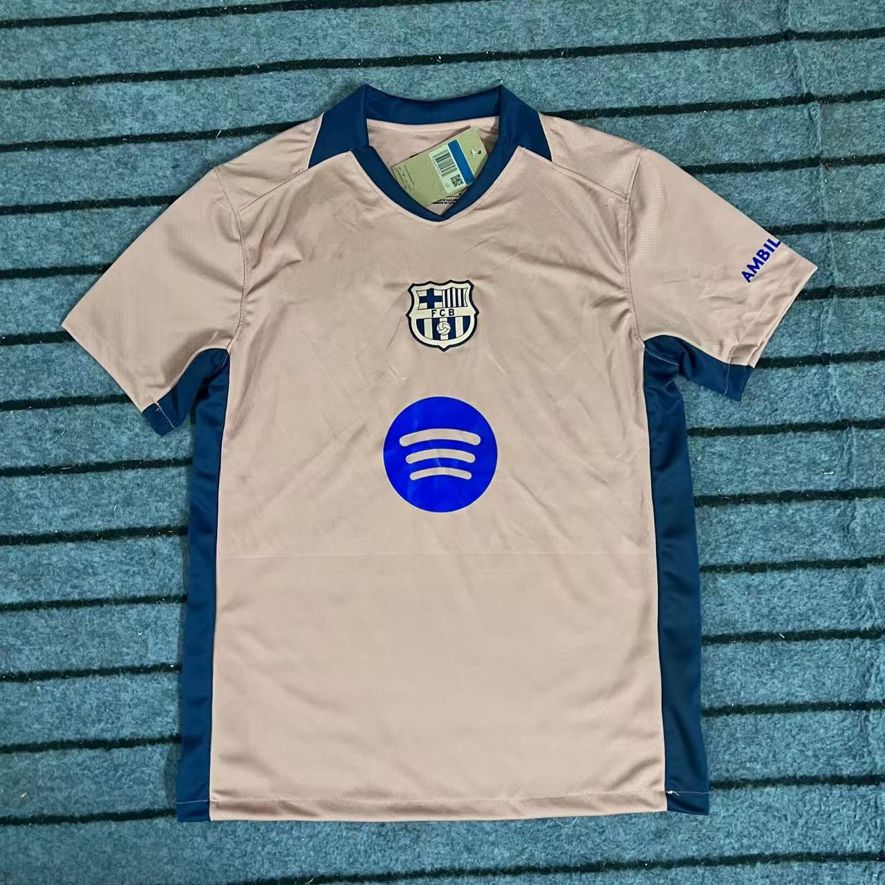 Una generación de uniformes de fútbol, nuevos uniformes de entrenamiento, camisetas, Italia AC, Barcelona, Real Madrid, Brasil, Japón, Ajax