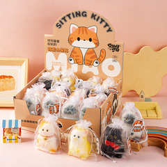 工場直販 Qianqu 猫ピンチかわいい高価値装飾品シミュレーション人形座っている猫ピンチ楽しいスーパーマーケット卸売
