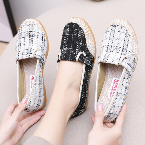 New old Beijing cloth shoes for middle-aged and elderly mothers, tendon soles, non-slip soft sole shoes, women's round-toe shoes for the elderly