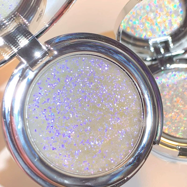 Monochrome white sugar eye shadow