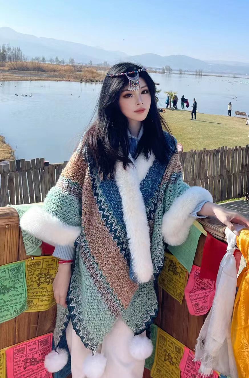 Scialle in stile etnico con collo in pelliccia, scialle a palla appeso, mantello termico_voghion.com