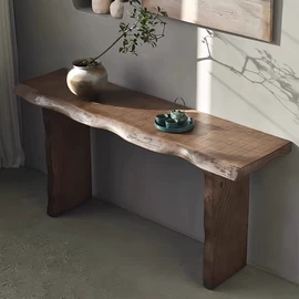 玄关;餐桌;换鞋凳