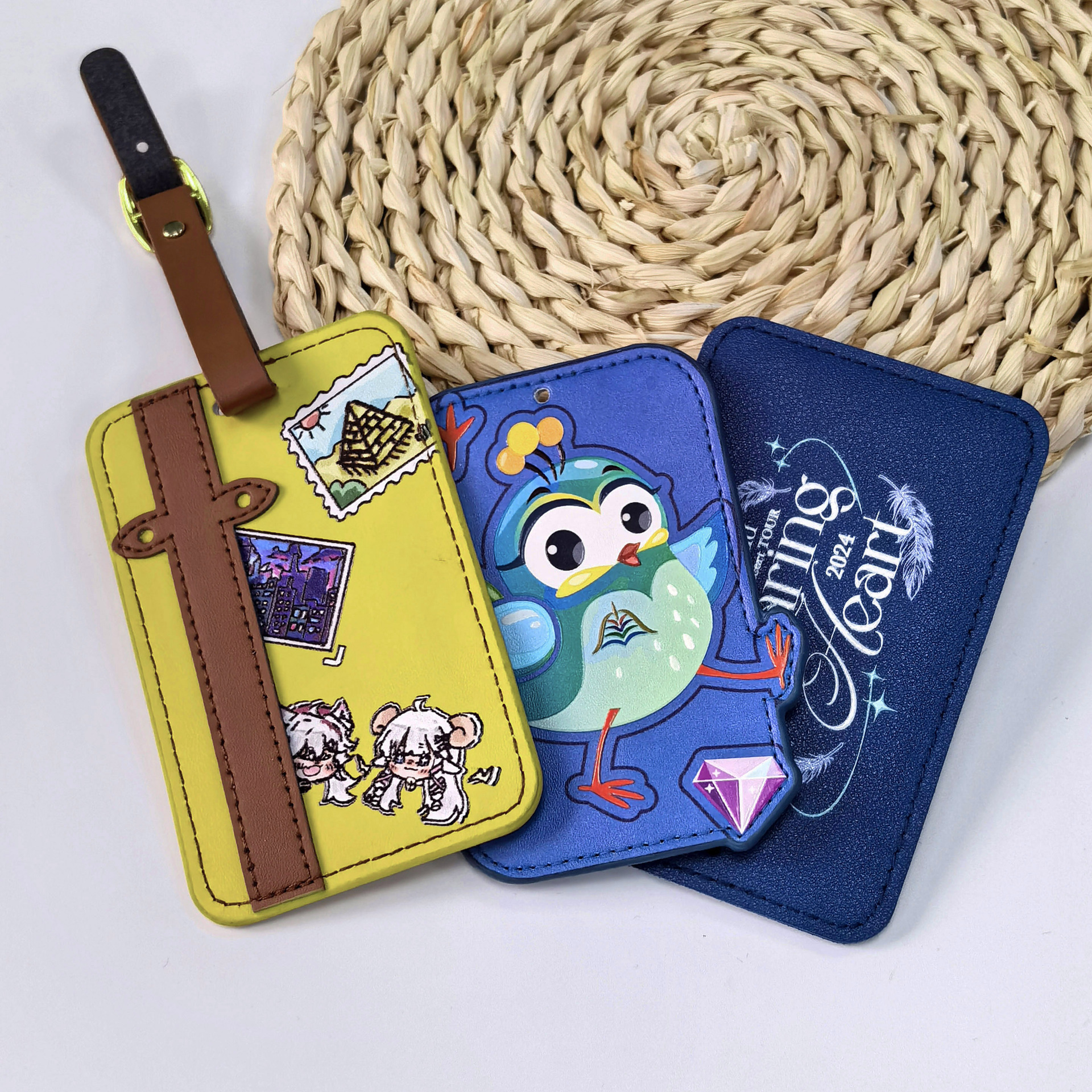 Flip-cover snap-button PU luggage tag with color-printed cartoon pattern, custom travel tag for identification upon boarding