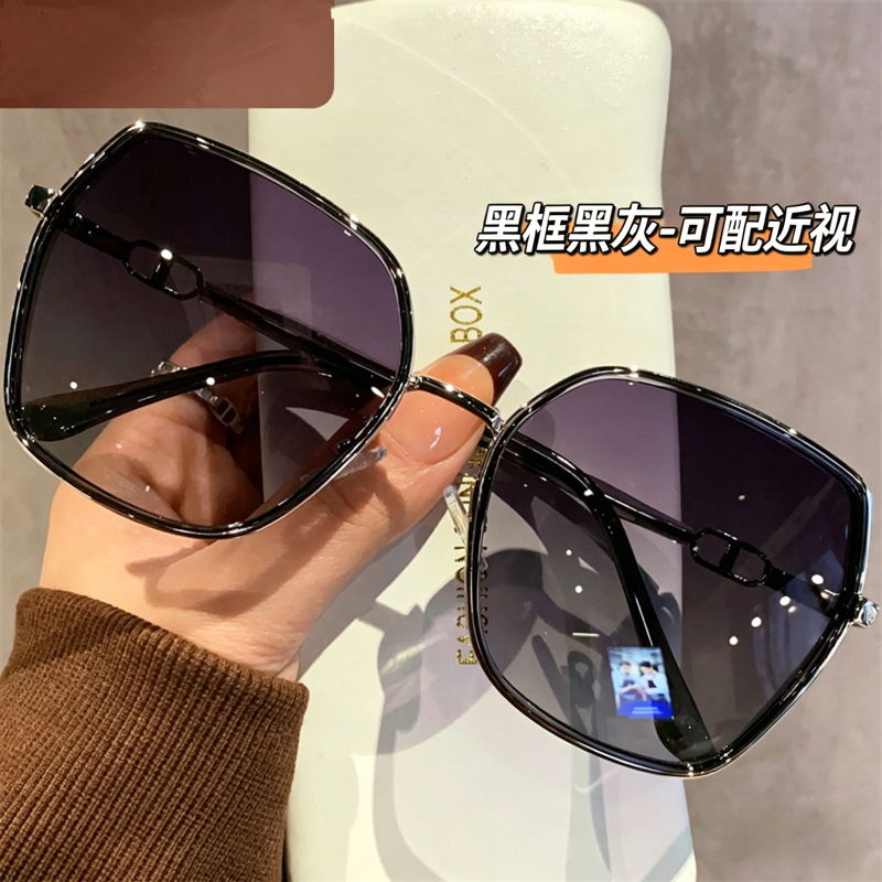 Trend fashionable women's sunglasses