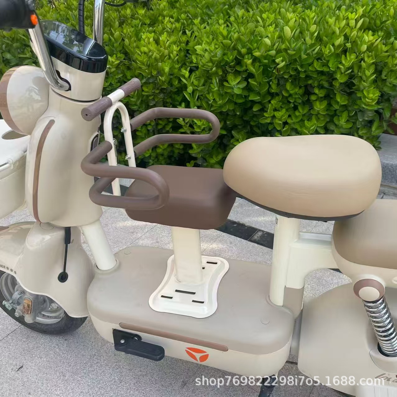 Front-mounted child seat for electric vehicles, baby and child safety small seat for electric scooters