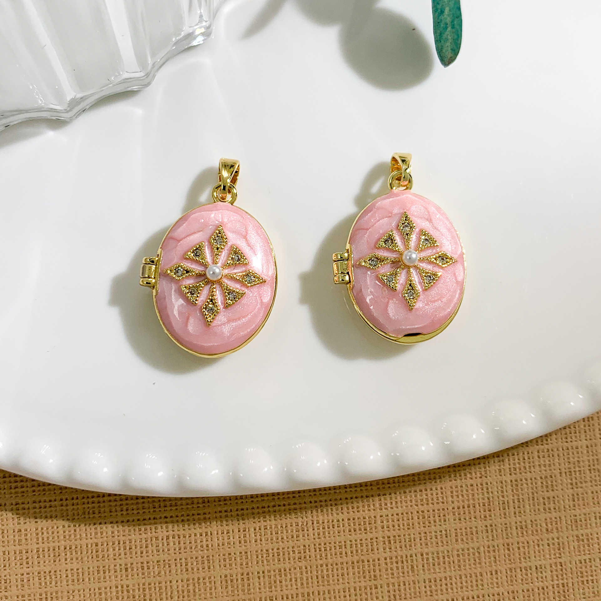 XL4584 Polaris Photo Clip Pendant Gold Pink