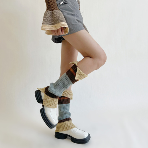 Autumn and winter retro button opening British American college hotties color matching contrasting colors piles of knitted wool leg covers and socks