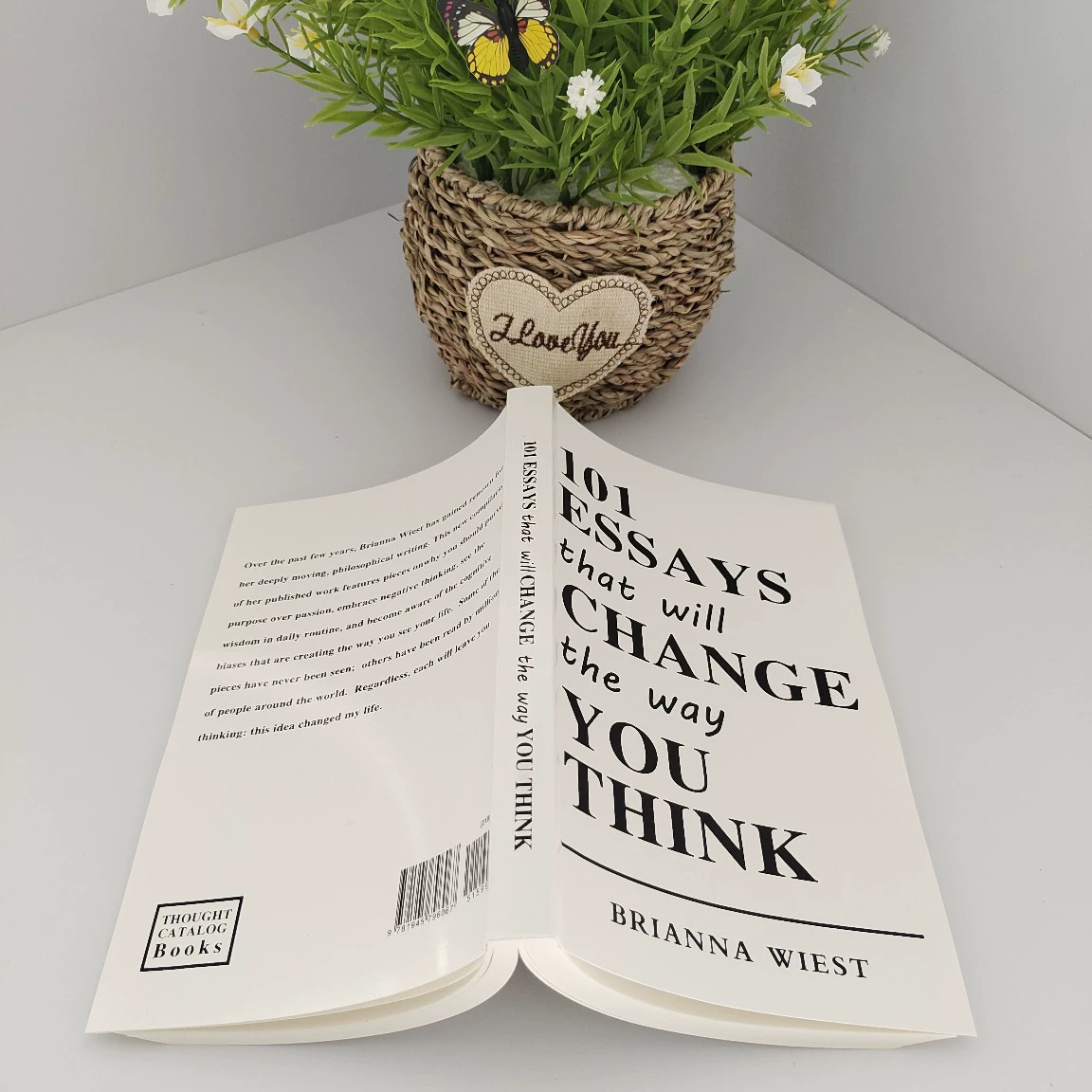 Книга Brianna Wiest 101 эссе, изменяющие мышление, мягкая обложка, вдохновляющая