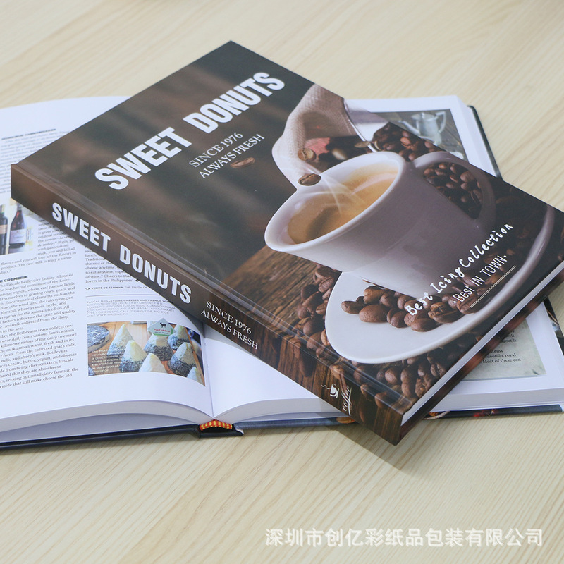テーブル食器のサンプルプレート間の撮影装飾書ホテルレストランのグルメカフェの装飾はページをめくることができます。|undefined