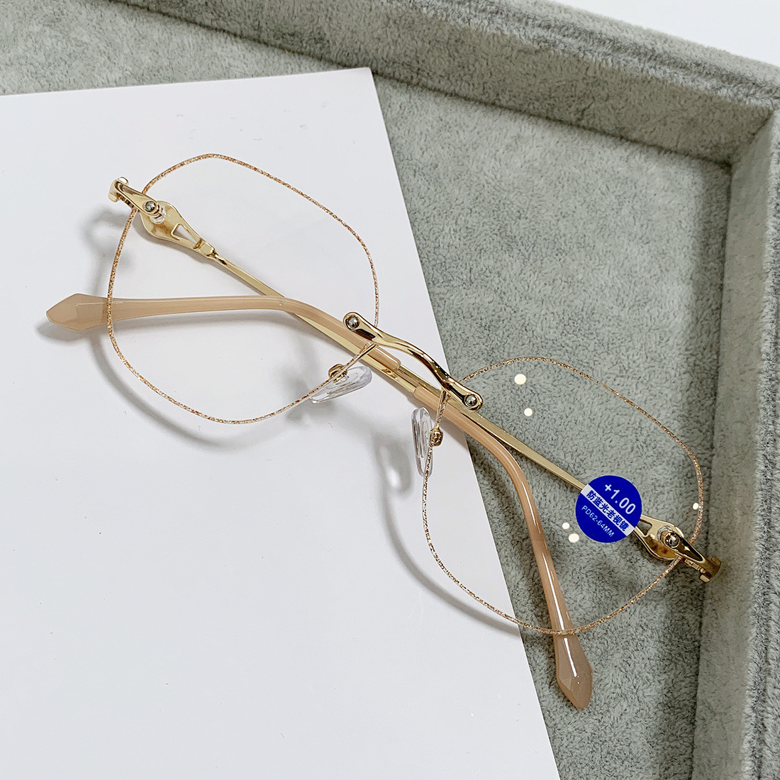 Clásico y elegante damas gafas de luz de metal para mujeres de mediana edad de moda anti-luz azul marco de gafas de luz de luz