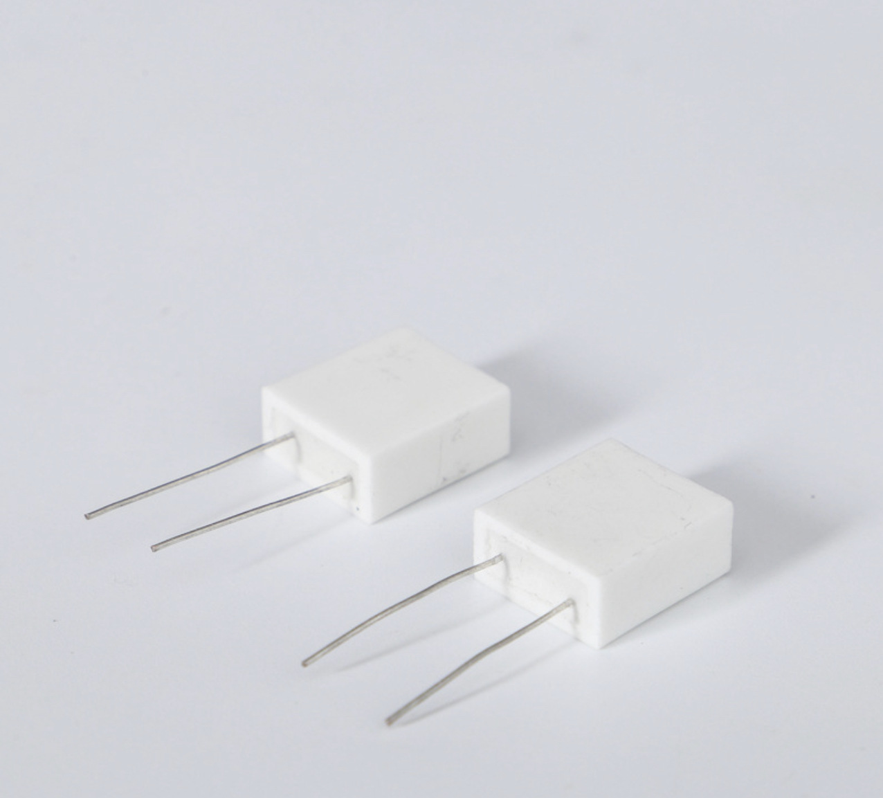 RX27-6-2w 0.05R 0.01R片状无感白色水泥电阻