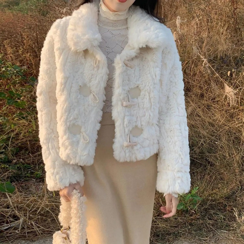 대학 스타일 귀여운 카울링 코트 여성의 2024 가을과 겨울 새로운 모피 하나의 짧은 두꺼운 봉제 탑