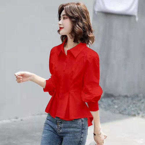 A white long-sleeved single-breasted button-up shirt with a stand-up collar, embodying a Japanese style that is suitable for commuting and provides a slimming, tailored fit.