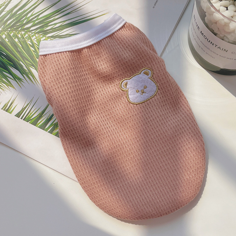 Primavera y verano nuevo tres colores waffle oso chaleco mascota lindo bordado de dibujos animados chaleco perro gato ropa