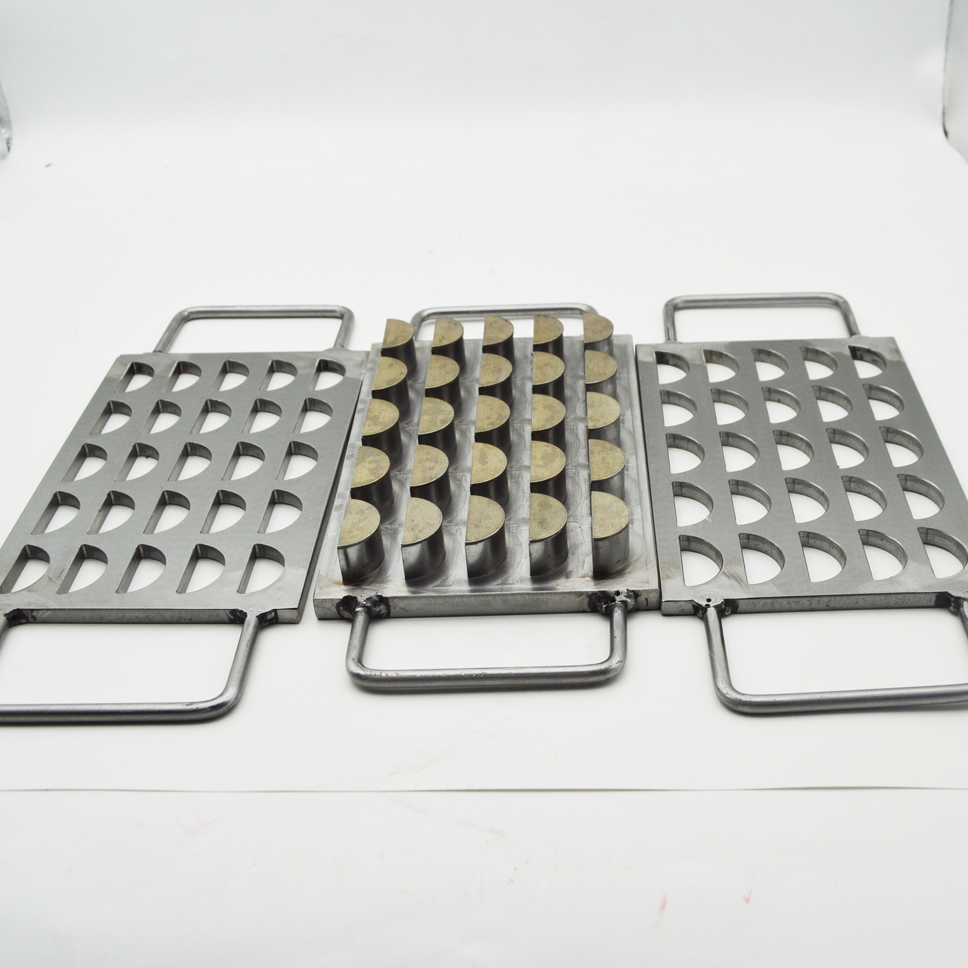 厂家供应眼影分装压粉模具 半圆25孔铝盘压粉模具 彩妆眼影压粉模